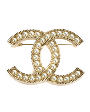 Chanel Spilla CC Logo Pearl Bianca