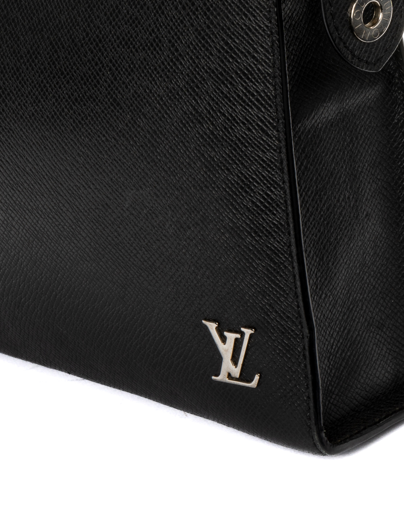 Alternative view of Louis Vuitton Pochette Voyage MM Taiga Nera