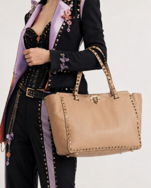 Alternative view of Valentino Shopper Rockstud Medium Cipria