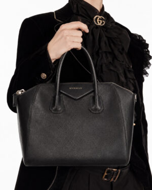 Alternative view of Givenchy Antigona Large Granulata Nera
