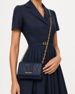 Alternative view of Miu Miu Portafoglio Chain Groffata Blu