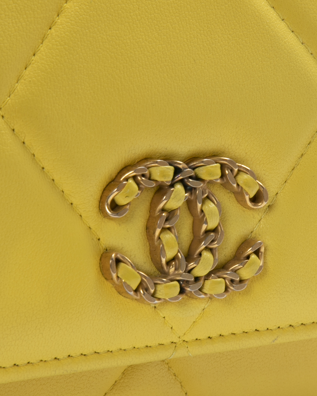Alternative view of Chanel Wallet On Chain 19 Trapuntata Gialla