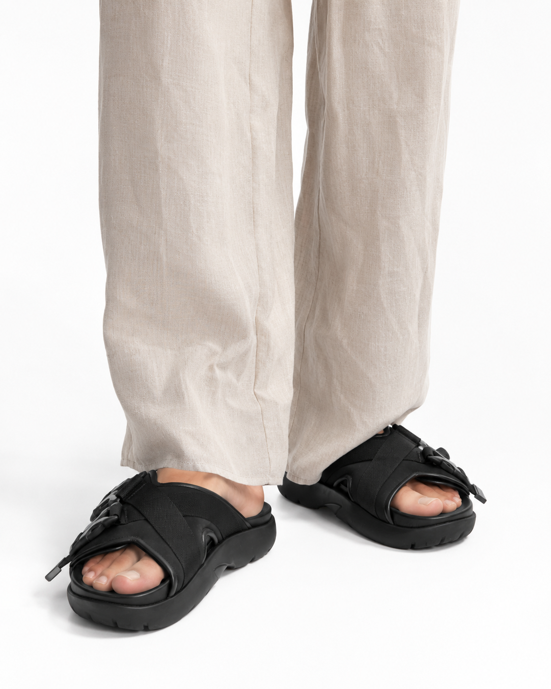 Alternative view of Bottega Veneta Ciabatta Gancio Nera