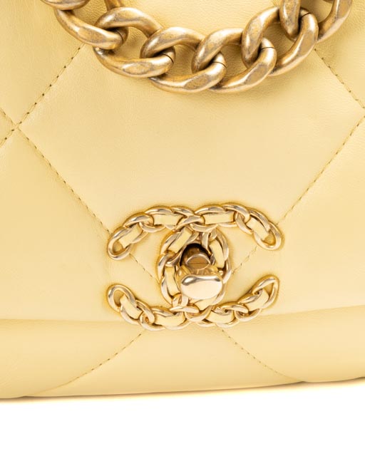 Alternative view of Chanel 19 Flap Small Trapuntata Giallo Burro