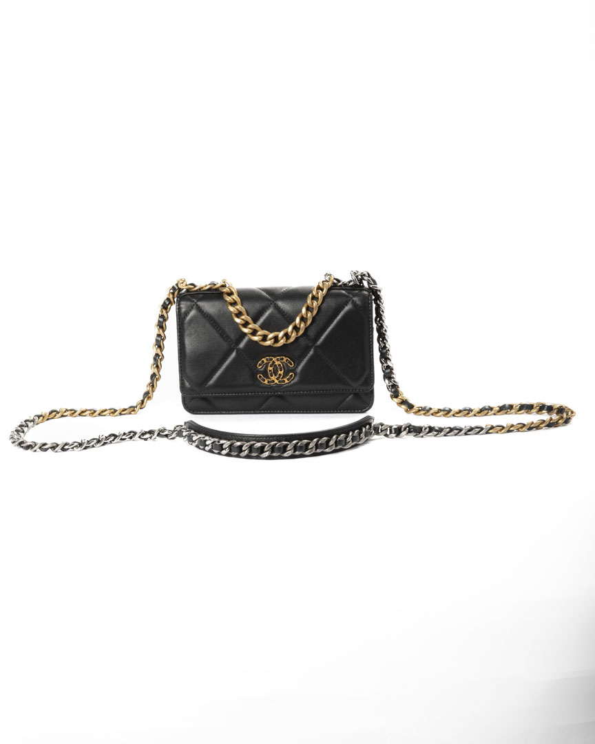 Alternative view of Chanel 19 Wallet On Chain Trapuntata Nera