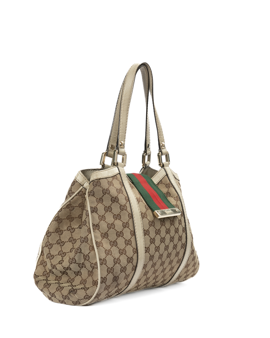 Alternative view of Gucci Sottospalla Web Medium GG Supreme Bianco