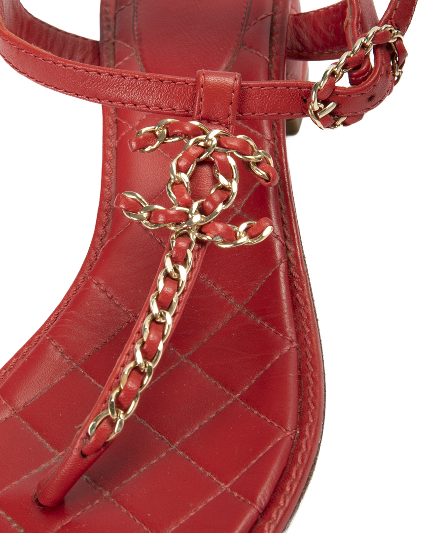 Alternative view of Chanel Sandali Infradito CC Chain Rosso