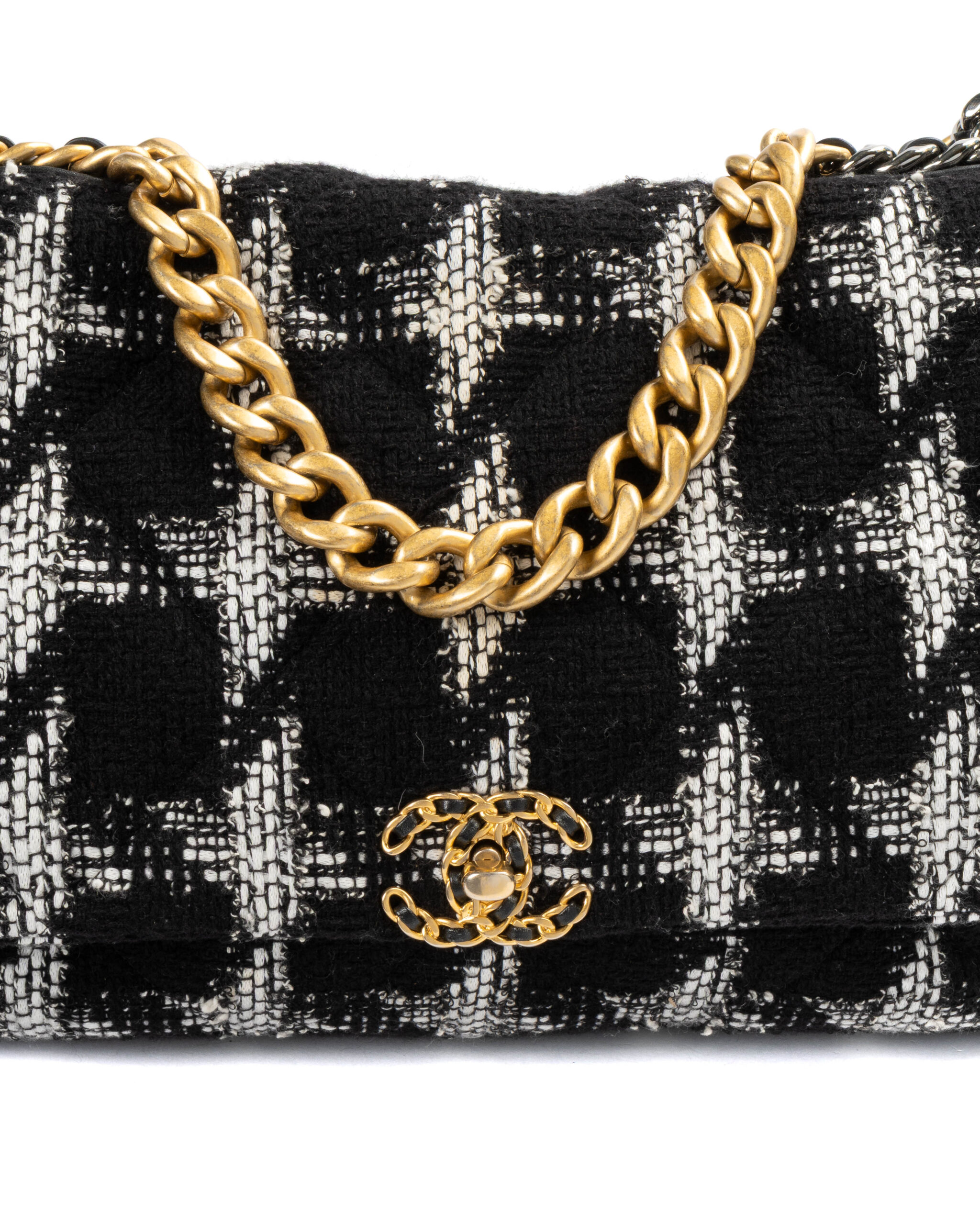 Alternative view of Chanel 19 Flap Bag Mini Tweed Pied-De-Poule Nera