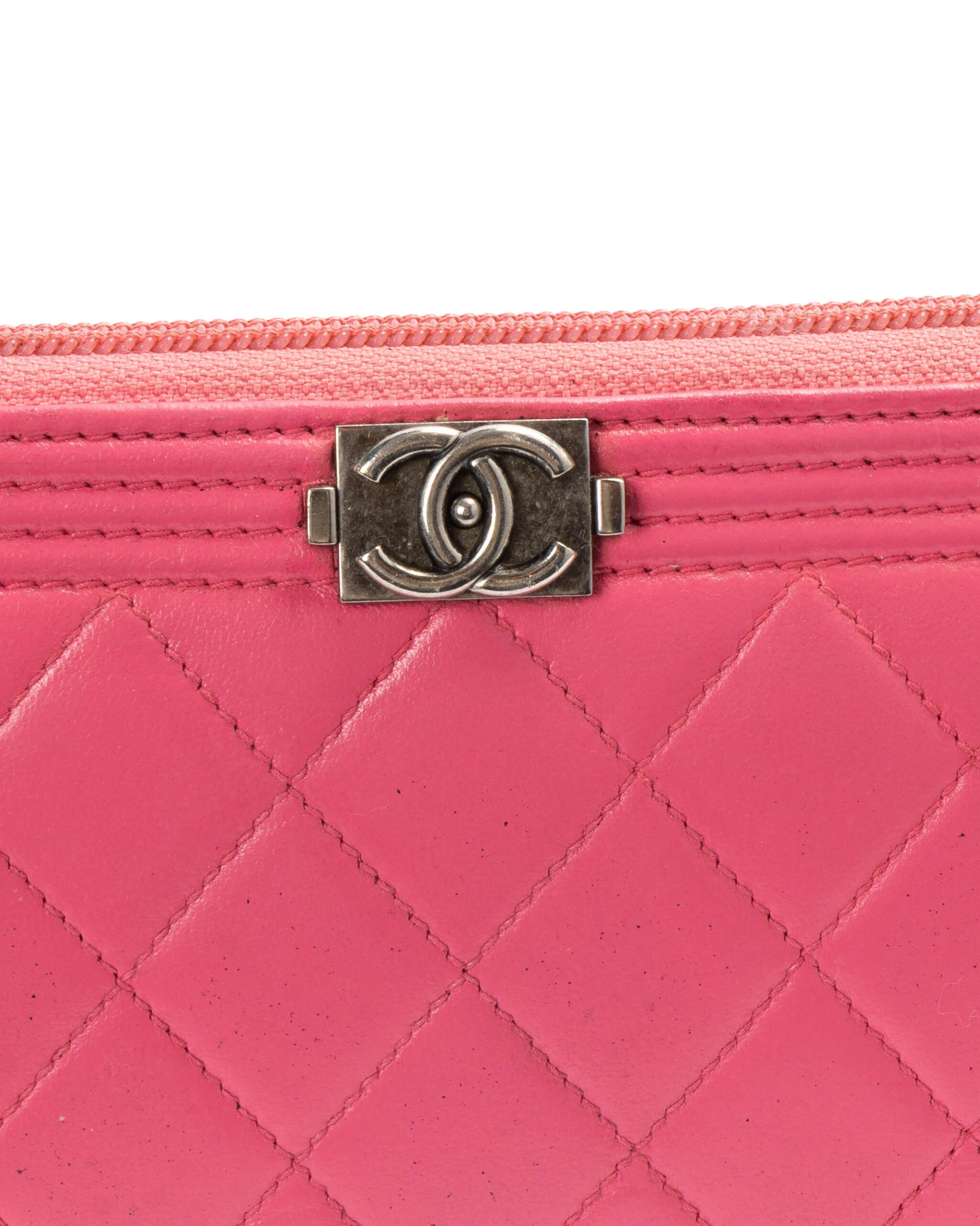 Alternative view of Chanel Portafoglio Boy Trapuntato Fucsia