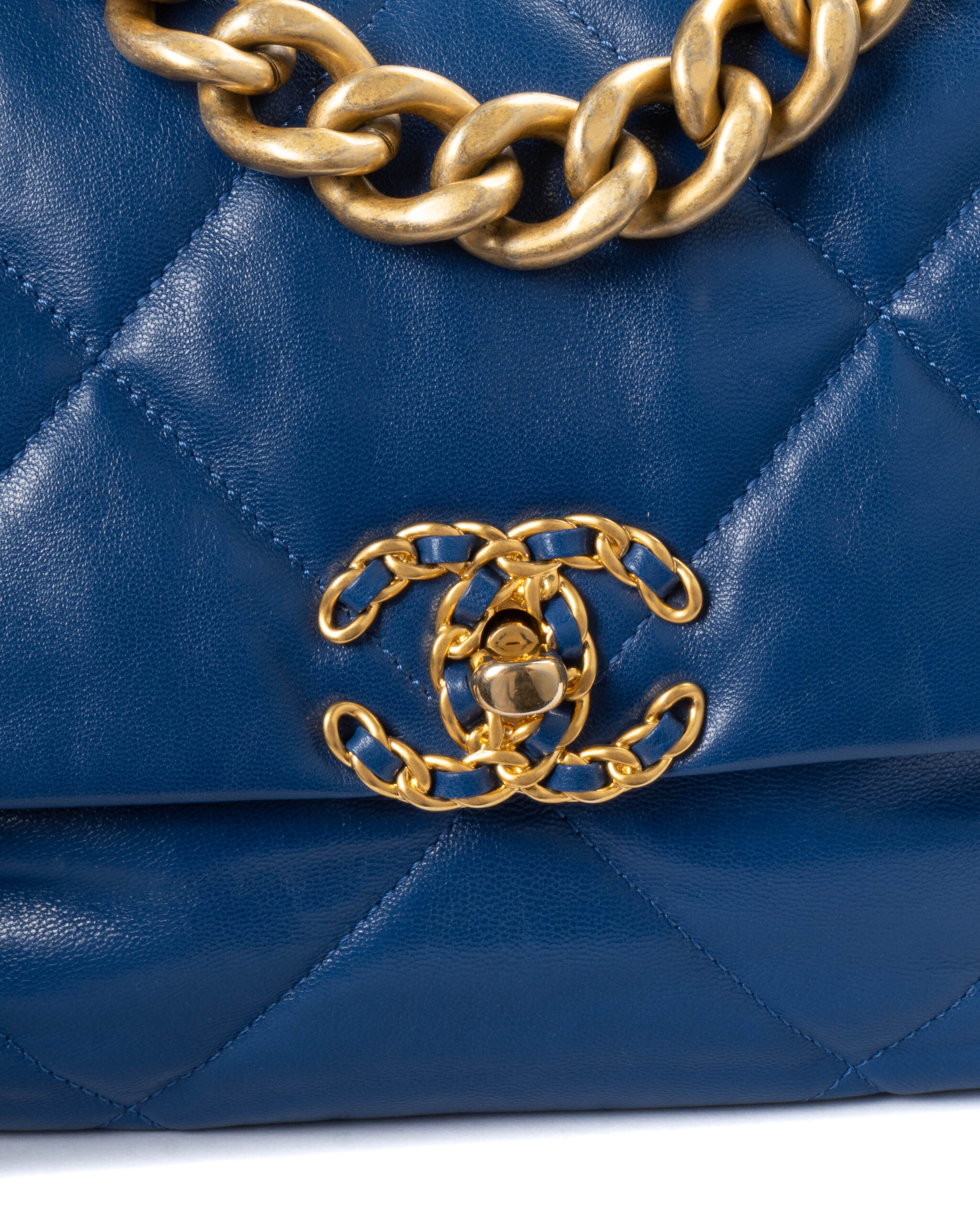 Alternative view of Chanel 19 Flap Medium Trapuntata Blu