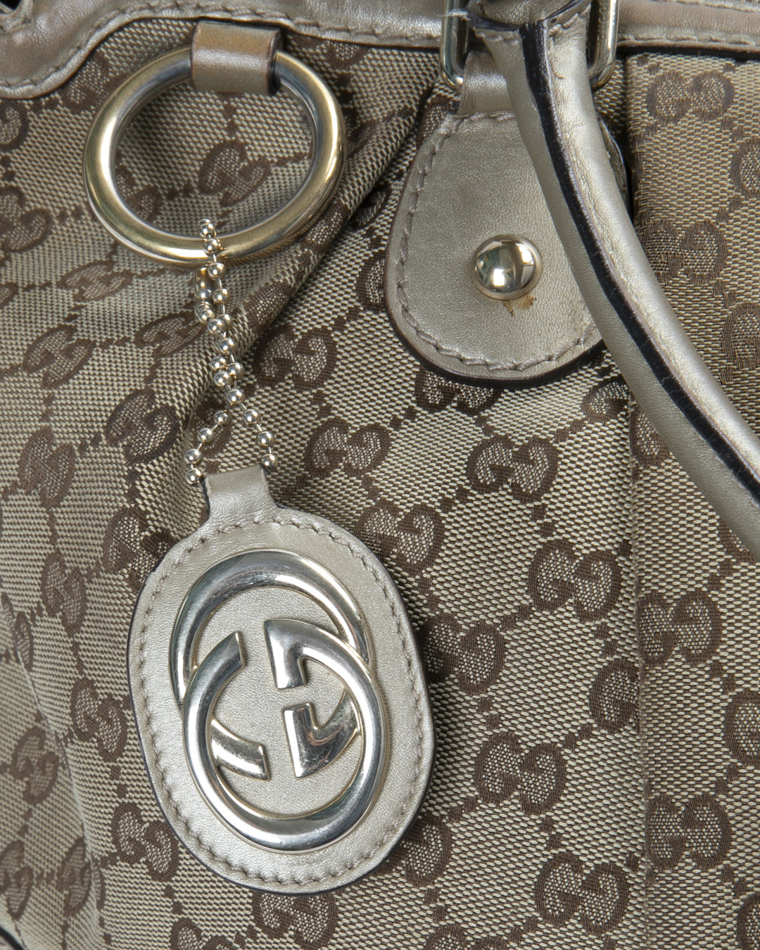 Alternative view of Gucci Sukey Shopper Medium GG Supreme Oro